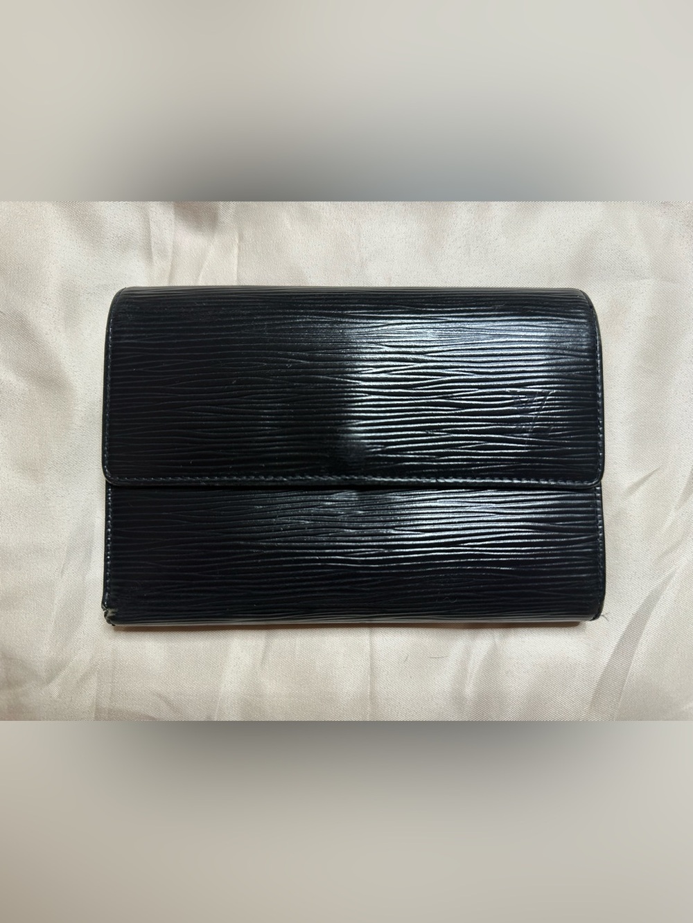Louis Vuitton Epi Porte Trésor International Wallet – Black
